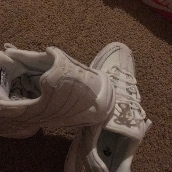 Brand new shoes - Picture 4 of 4